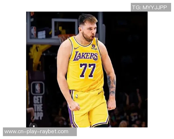 东契奇季前赛首秀表现超预期自信满满期待新赛季挑战 东契奇季前赛首秀表现超预期自信满满期待新赛季挑战