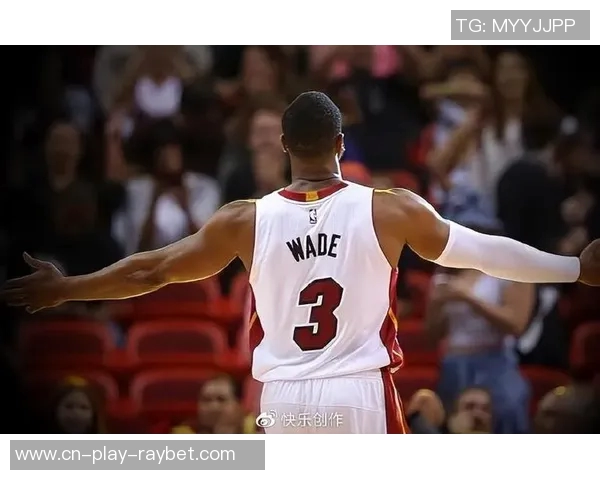 韦德谈新赛季媒体日：球员们穿新衣拍照交流感受乐趣