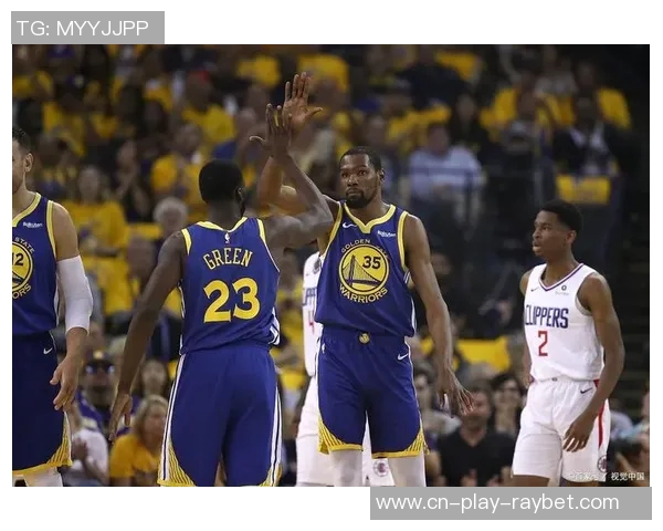 杜兰特谈年轻球员成长需明确球队体系以提升整体表现 杜兰特谈年轻球员成长需明确球队体系以提升整体表现