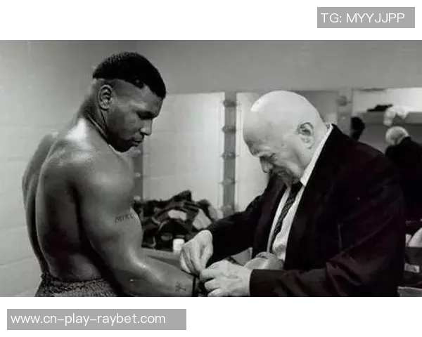 泰森强调球队天赋出众但需团队合作才能争夺总冠军 泰森强调球队天赋出众但需团队合作才能争夺总冠军