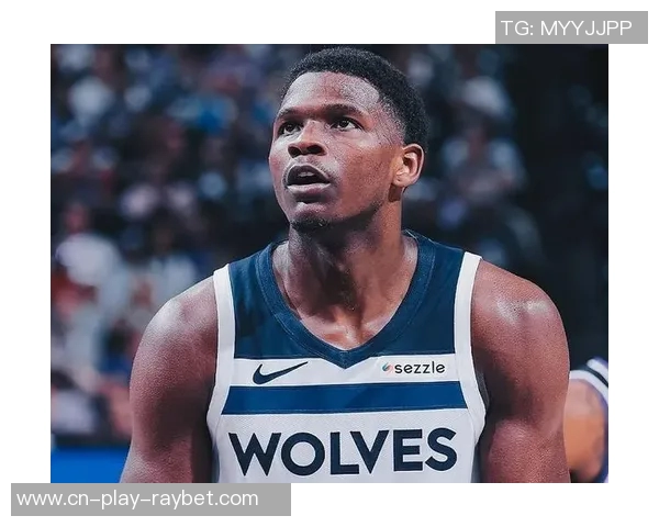 兰德尔半场表现出色16分钟内高效砍下16分2篮板助力球队